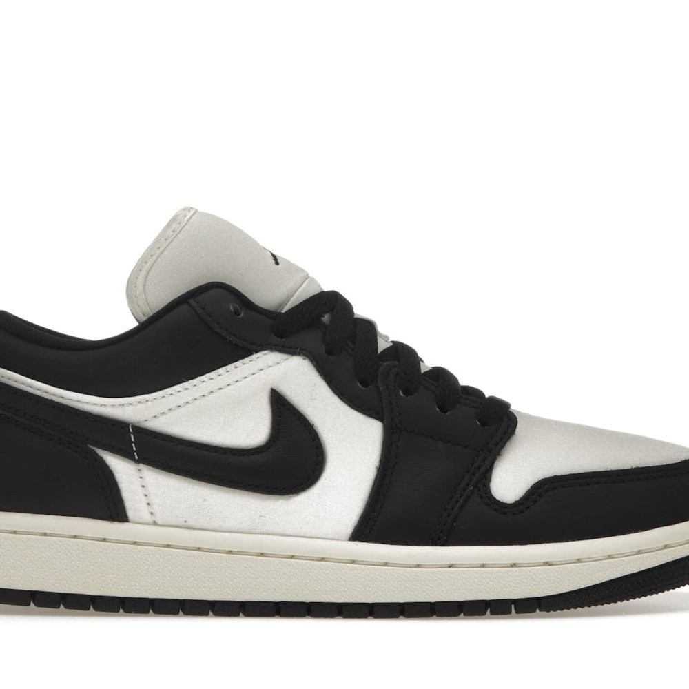 Jordan 1 Low SE
Vintage Panda (Women's)